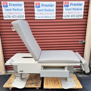 UMF 5005 Bariatric Power Exam table w New Lt Grey/ Graphite Upholstery